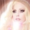 Lady Gaga renouvelle son contrat pour la marque de maquillage M.A.C en 2011.
