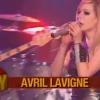 Avril Lavigne présente son nouveau single What the Hell ? pour la première fois en intégralité, vendredi 31 décembre, sur le plateau de Dick Clark's New Year's Rockin' Eve.