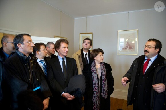 Visite des socialistes dans la maison natale de François Mitterrand à l'occasion du 15e anniversaire de sa mort le 8 janvier 2011, avec notamment Jack Land, Arnaud Montebourg et Martine Aubry