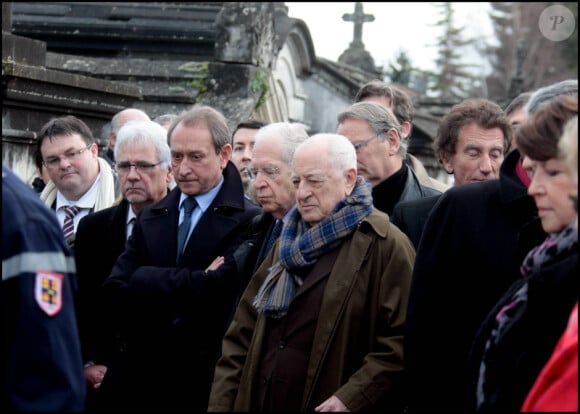 Bertrand Delanoë et Pierre Bergé lors de la commémoration du 15e anniversaire de la mort de François Mitterrand à Jarnac, le 8 janvier 2011