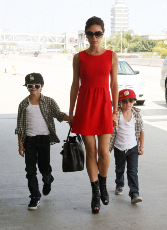Victoria Beckham et ses fils lookés : Romeo Beckham est un exemple en mode !