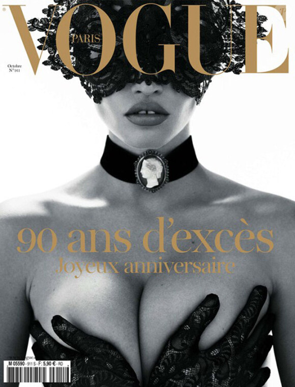 Le mannequin Lara Stone fait la couverture de Vogue français, octobre 2010.