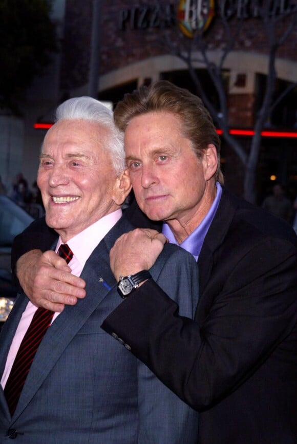 Michael Douglas et son père Kirk en avril 2003 à Los Angeles