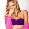 Magdalena Frackowiak pose pour la collection de lingerie Pink de Victoria's Secret