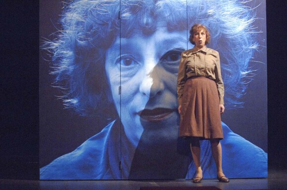 Anémone sur scène dans Mademoisele Werner, au Théâtre des Variétés, janvier 2006