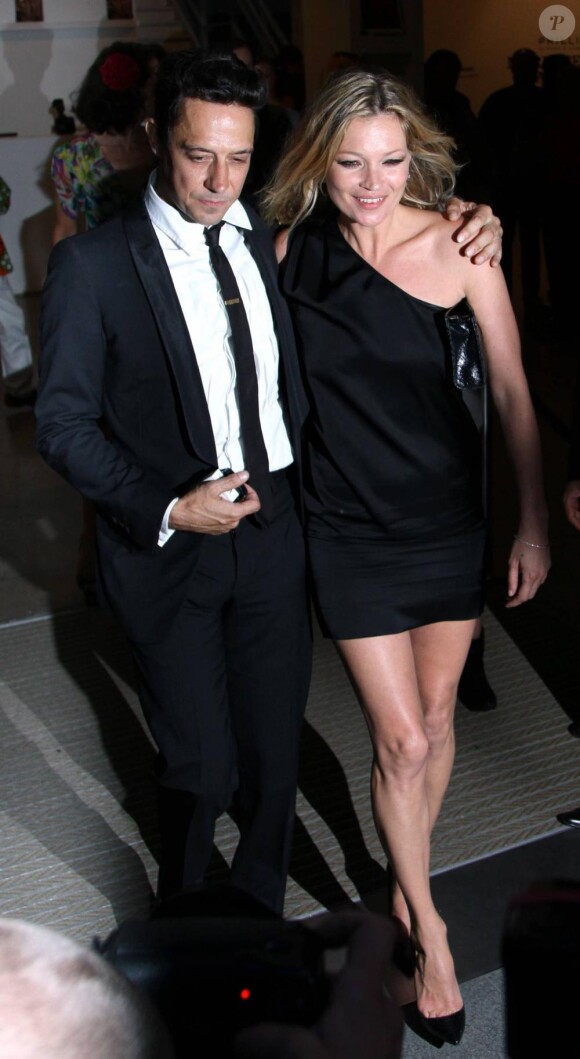 Kate Moss et Jamie Hince lors d'une soirée à londres en juiller 2010