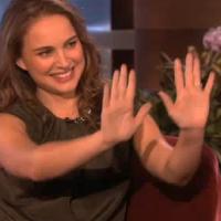 Natalie Portman : Regardez Ellen DeGeneres lui annoncer le sexe de son bébé !