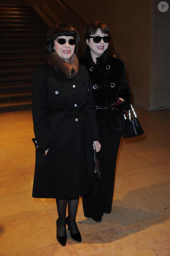 Mireille Mathieu accompagnée de sa soeur au défilé Stéphane Rolland à Paris le 25 janvier 2010