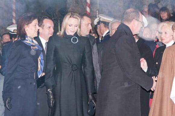 Caroline, Charlene Wittstock et le prince Albert durant les célébrations de la Sainte-Dévote, le 26 janvier 2011.