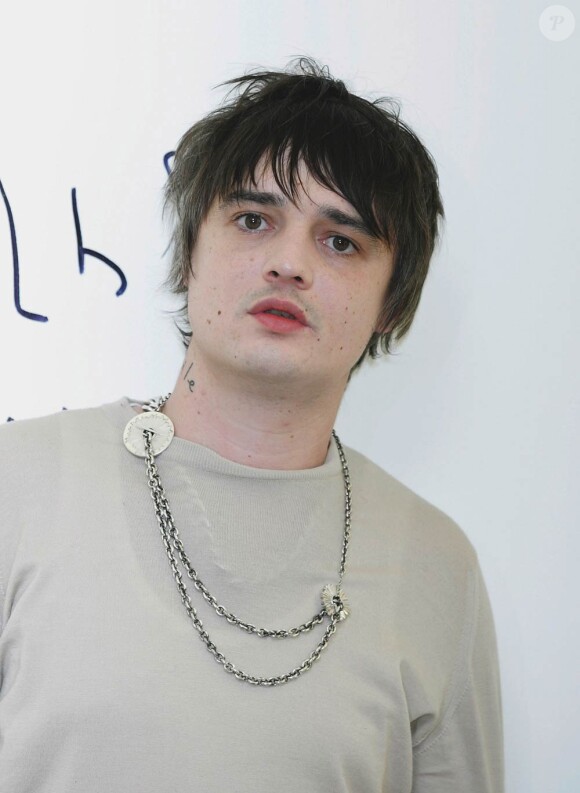 Les trois semaines passées en France par Pete Doherty pour son premier rôle au cinéma, au côté de Charlotte Gainsbourg, n'ont pas été de tout repos pour le personnel d'un hôtel de Bourg-en-Bresse...