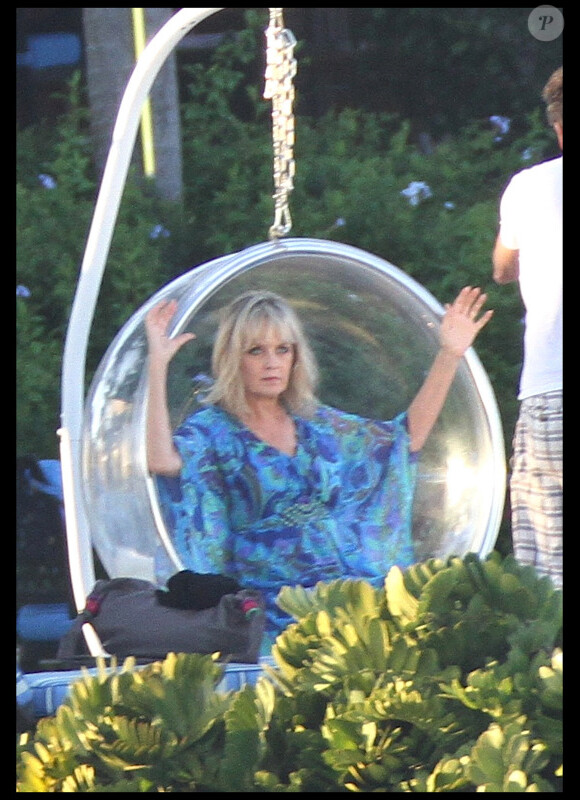 Twiggy tourne une publicité sous le soleil de Miami, mardi 1er février 2011.