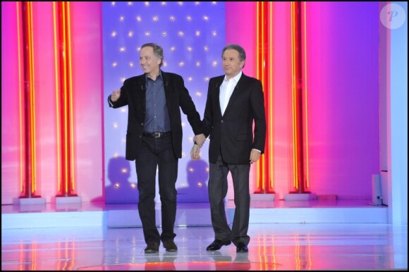Fabrice Luchini et Michel Drucker lors de l'enregistrement de Vivement Dimanche, émission diffusée le 6 février 2011 sur France 2