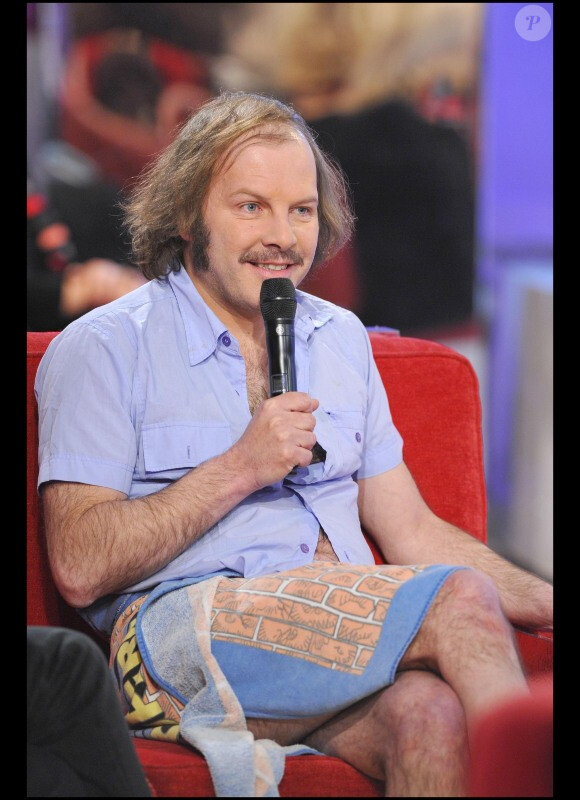 Philippe Katerine lors de l'enregistrement de Vivement Dimanche, émission diffusée le 6 février 2011 sur France 2