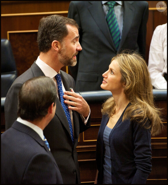 Letizia d'Espagne et Felipe d'Espagne visitent le congrès espagnol à Madrid, le 8 février 2011.