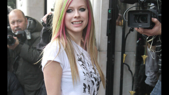 Avril Lavigne : En pleine crise d'ado pour sa tournée promo à Paris !