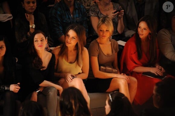 Jennifer Love hewitt sur le front-row du défilé Max Azria durant la Fashion Week de New York, le 13 février 2011.