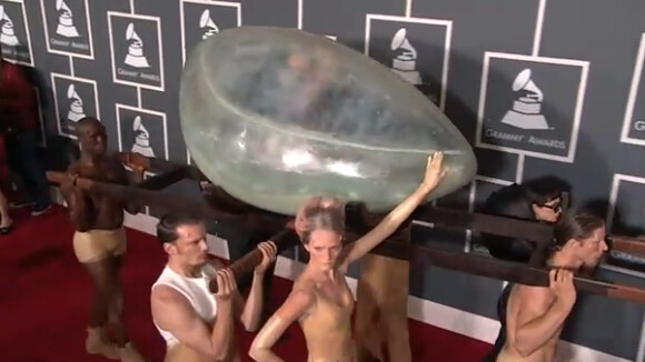 Lady Gaga, dans son oeuf, a piqué la girlfriend du bel Adam Levine !