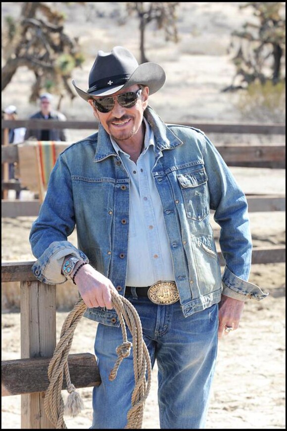 Johnny Hallyday sur le tournage de la pub Optic 2000 dans le désert de Mojave