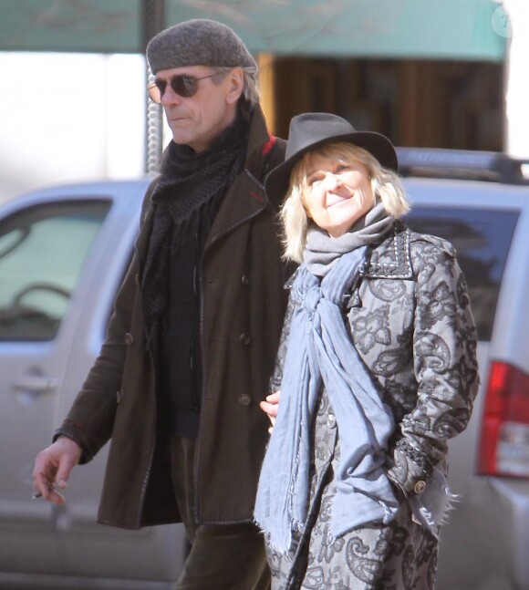 Jeremy Irons et sa femme Sinead dans leks rues de NYC ( 20 février 2011)