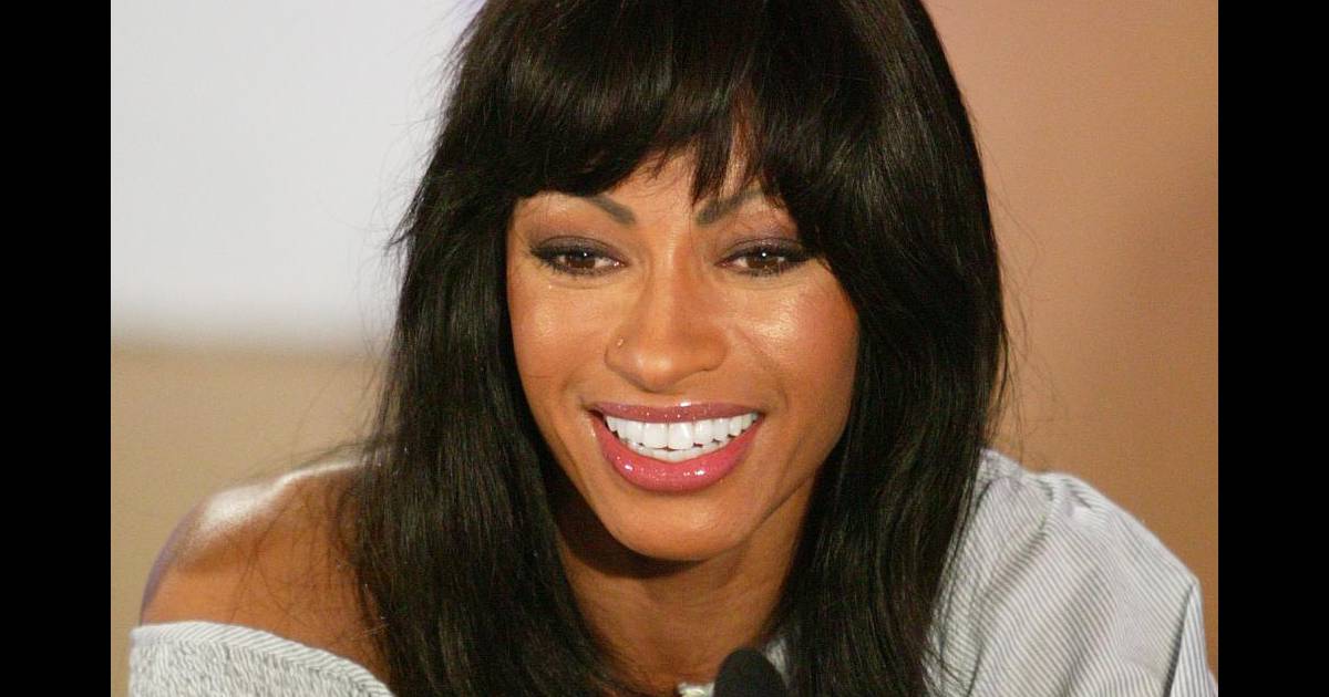 Julia Channel se confie sur sa vie amoureuse "pas simple" ! Purepeople
