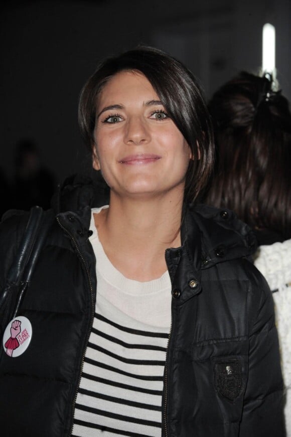 Estelle Denis assiste, en novembre 2010, à une vente aux enchères organisée par Ni putes ni soumises, au Palais de Tokyo, à Paris.