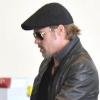 Brad Pitt part de l'aéroport de Los Angeles le 23 février 2011.