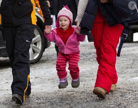 La famille royale norvégienne honore de sa présence les championnats de   ski du monde nordique, qui se déroulent jusqu'au 6 mars 2011 dans la région   d'Oslo. Photo : la petite princesse Emma Tallulah, fille de Martha-Louise.