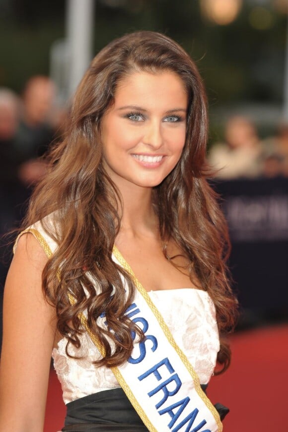 Malika Ménard, Miss france 2010, et nouvelle recrue de France 3 ile de France (en remplacement de Virginie de Clausade)