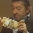Serge Gainsbourg brûle un billet en direct à la télévision sur 7/7 en 1984