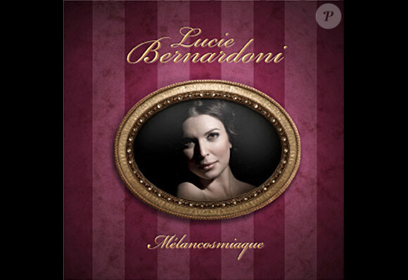 Lucie Bernardoni vient de sortir son album Mélancosmiaque.