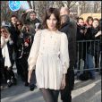 Alexa Chung à son arrivée au défilé Chanel le 8 mars 2011