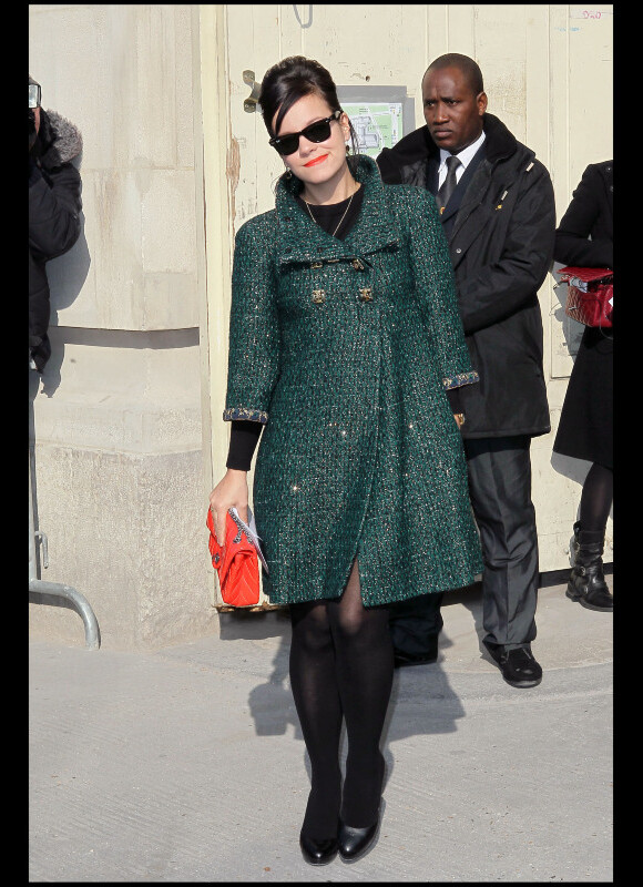 Lily Allen à son arrivée au défilé Chanel le 8 mars 2011