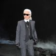 Karl Lagerfeld lors du défilé automne/hiver 2011/2012 Chanel au Grand Palais le 8 mars 2011