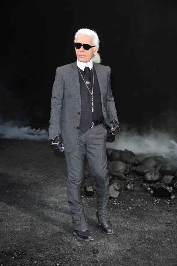 Karl Lagerfeld lors du défilé automne/hiver 2011/2012 Chanel au Grand Palais le 8 mars 2011