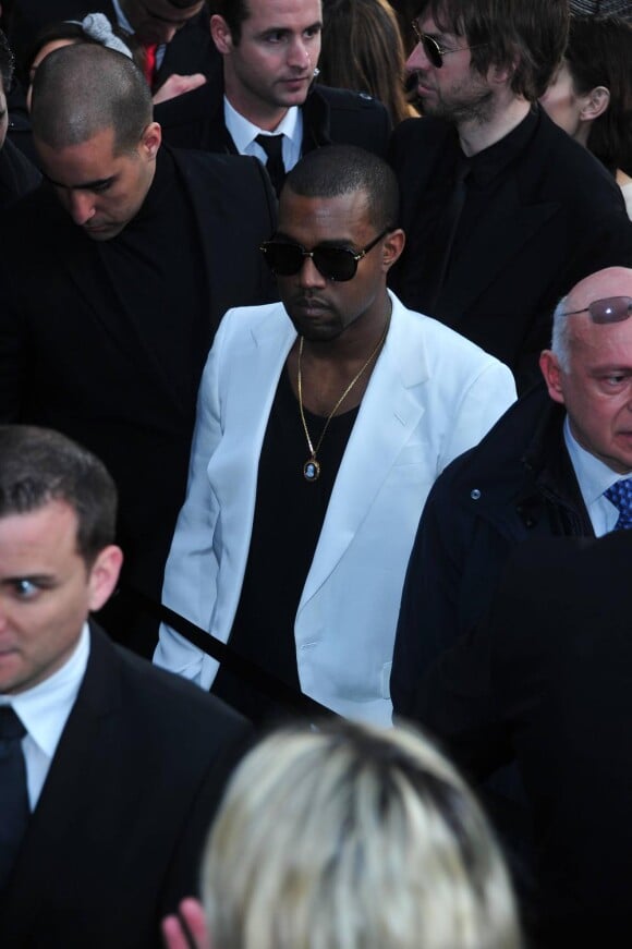 Kanye West lors du défilé automne/hiver 2011/2012 Chanel au Grand Palais le 8 mars 2011