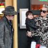 Johnny et Laeticia Hallyday et leurs filles Jade et Joy à Los Angeles mi-février 2011