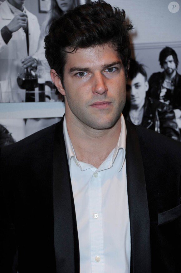 Olivier Barthélémy sera traqué dans Aux yeux de tous, en tournage à Paris jusqu'à avril 2011.