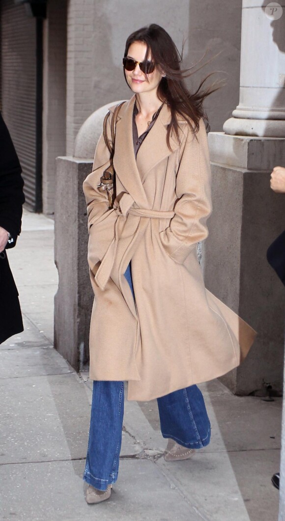 Katie Holmes dans les rues de New York le 9 mars 2011