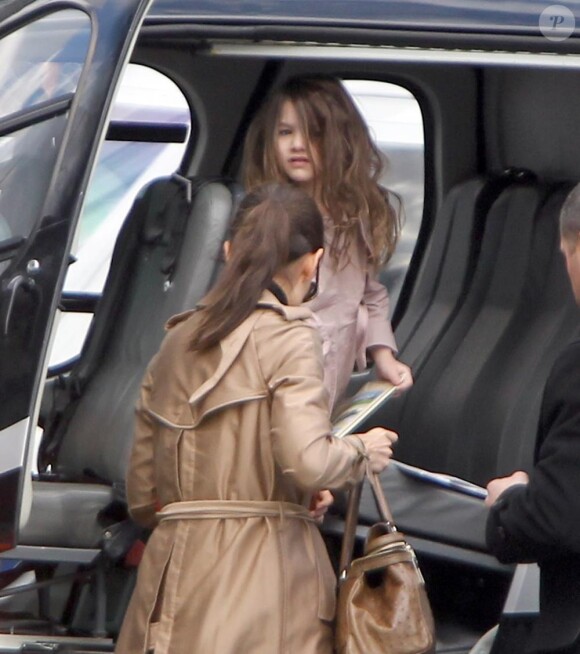 Katie Holmes et sa fille Suri Cruise à l'héliport de New York, le 11 mars 2011