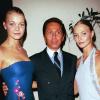 Jodie Kidd et sa soeur Jemma en compagnie de Valentino le 11 mai 1999