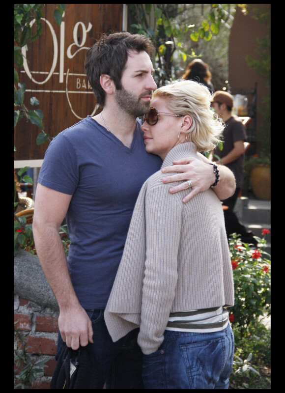 Katherine Heigl et son mari Josh Kelley ont déjeuné en amoureux le 12 mars 2011 à Los Feliz
