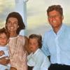 John F. Kennedy, sa femme Jackie Bouvier et leurs enfants Caroline et John, 1963-1965