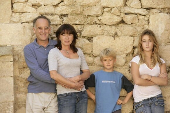 Sylvain Augier, son épouse Carol, et leurs deux enfants Manon et Hadrien, en octobre 2006, à Sommières, dans le Gard.