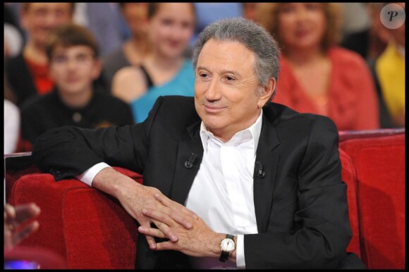 Michel Drucker sur le plateau de son émission Vivement Dimanche, en mars 2011.