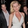 Nicollette Sheridan et son boyfriend Steven Pate sortent du restaurant après un dîner romantique à Hollywood, Los Angeles le 18 mars 2011