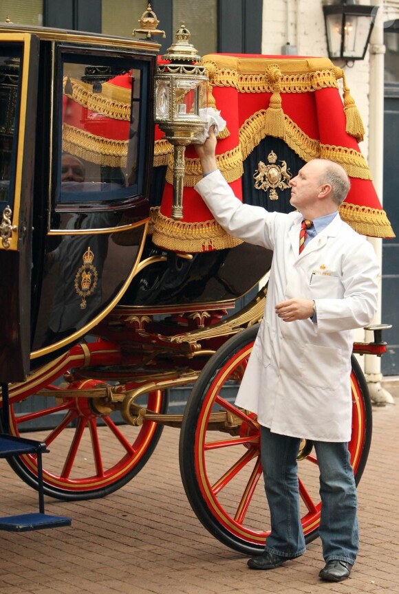 Les différents carrosses prévus pour le mariage du prince William et Kate Middleton le 29 avril 2011 à Londres sont prêts. A la sortie de l'église, en fonction de la météo, ils pourraient emprunter le coche vitré.