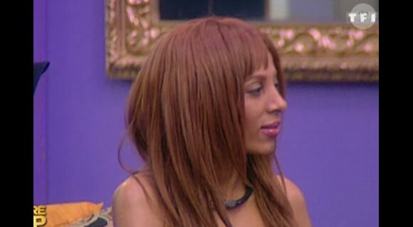 Afida a enfilé une perruque (quotidienne Carré ViiiP du jeudi 24 mars).