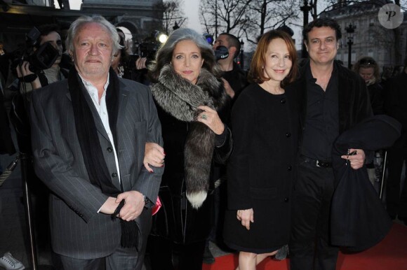 Niels Arestrup, Françoise Fabian, Nathalie Baye et Bruno Chiche à l'occasion de l'avant-première de Je n'ai rien oublié, au Publicis, à Paris, le 28 mars 2011.