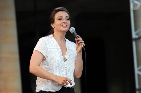 Le 30 mars 2011, Catherine Ringer (photo : Rita Mitsouko sur la place du Palais Royal, juin 2007) présentait en toute confidentialité son nouvel album et son premier solo, Ring n' Roll, sur la scène de la Boule Noire à Paris.