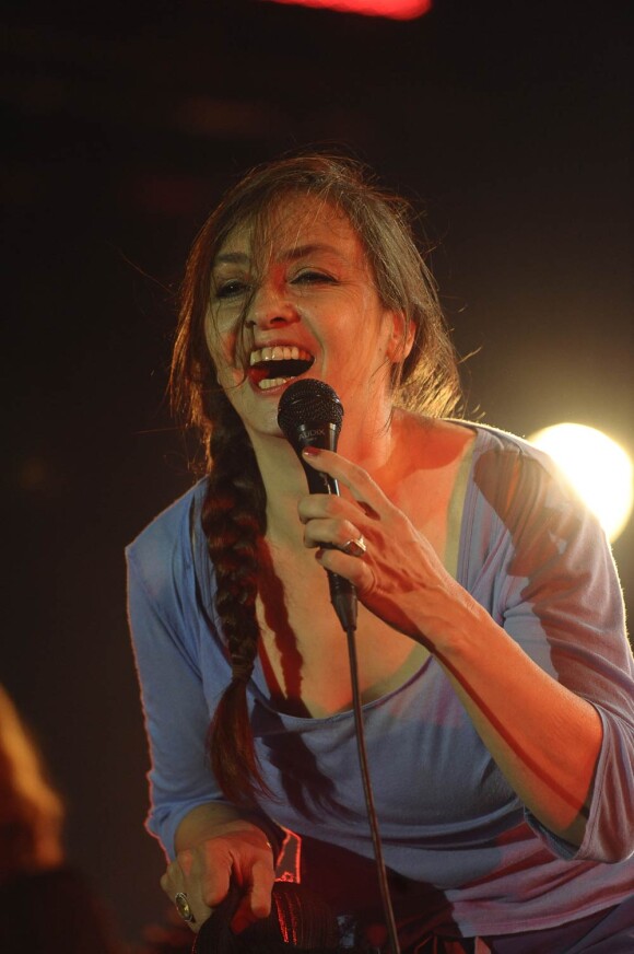Le 30 mars 2011, Catherine Ringer (photo : aux Francofolies de La Rochelle 2008) présentait en toute confidentialité son nouvel album et son premier solo, Ring n' Roll, sur la scène de la Boule Noire à Paris.
